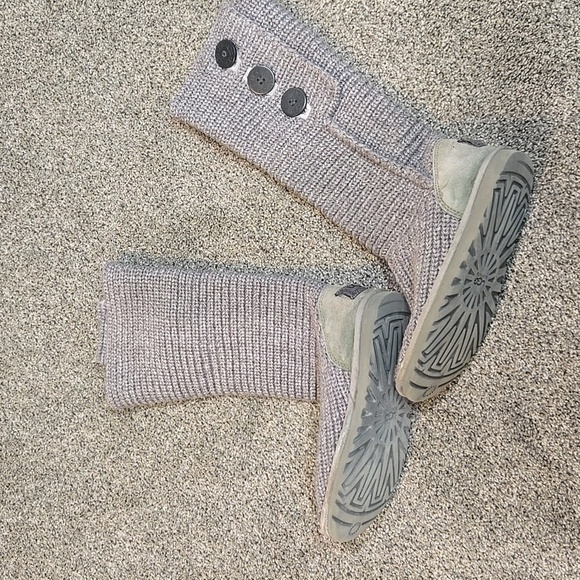 Ugg Australia Women 5819 Cardi Sweater Button boots shoes sz 6 - Picture 5 of 9